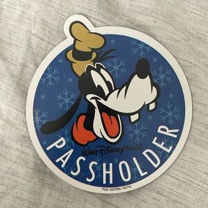 Goofy Walt Disney World passholder magnet